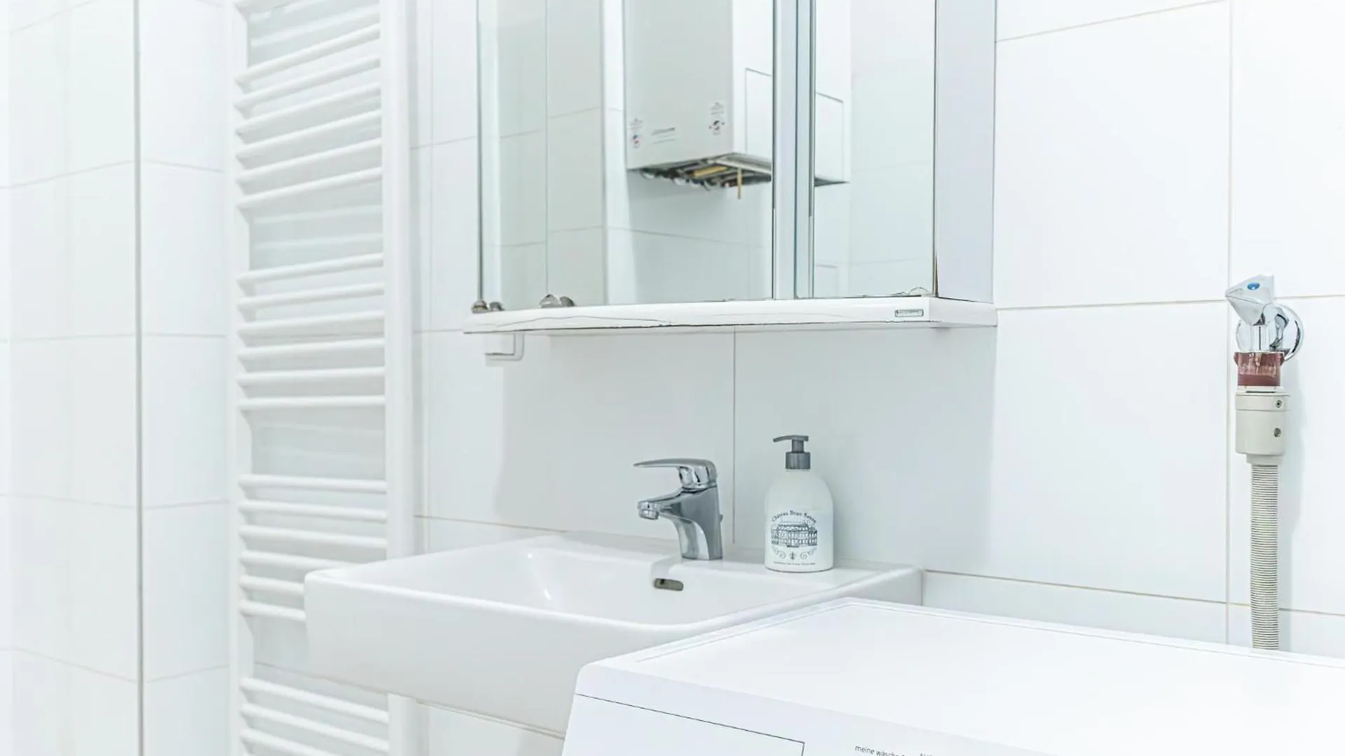Amazing 2Br City Stay, Wiener Stadthalle Apartament