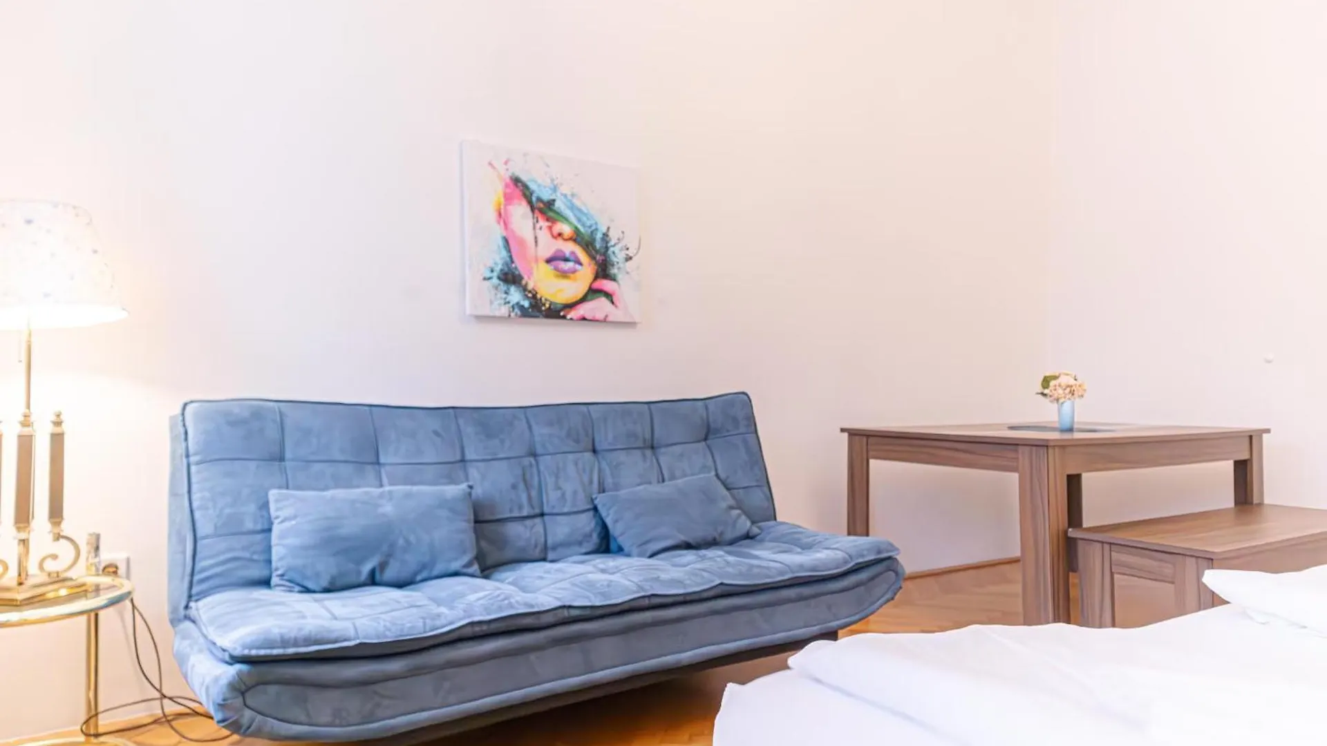 Amazing 2Br City Stay, Wiener Stadthalle Apartament Viena